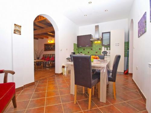 Apartments Anto 1296