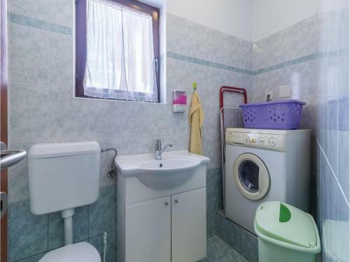 Four-bedroom Holiday Home In Pula