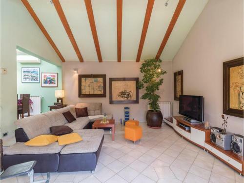Four-bedroom Holiday Home In Pula