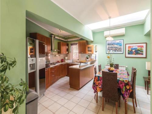 Four-bedroom Holiday Home In Pula