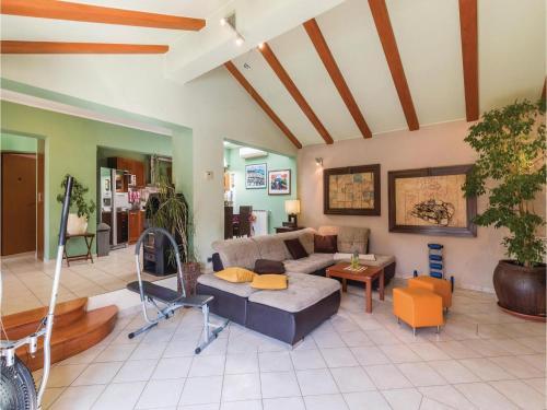 Four-bedroom Holiday Home In Pula