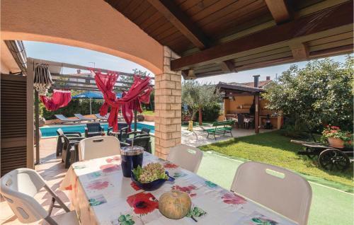Four-bedroom Holiday Home In Pula