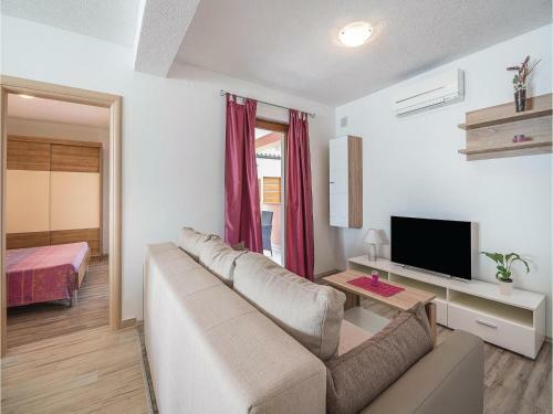 Two-bedroom Apartment In Pula