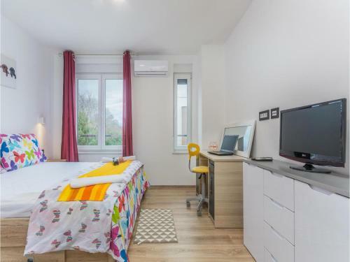 Three-bedroom Holiday Home In Pula