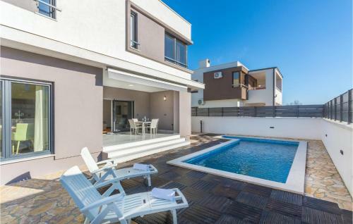 Three-bedroom Holiday Home In Pula