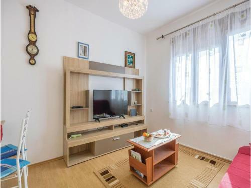 Two-bedroom Apartment In Pula