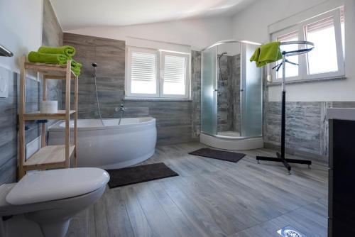Apartments With Pool 992