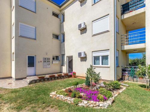 Apartment House Valbandon