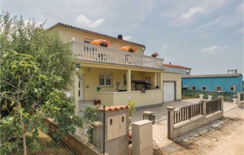 Four-bedroom Holiday Home In Pula