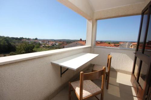 Apartments With A Parking Space Pula - 7202