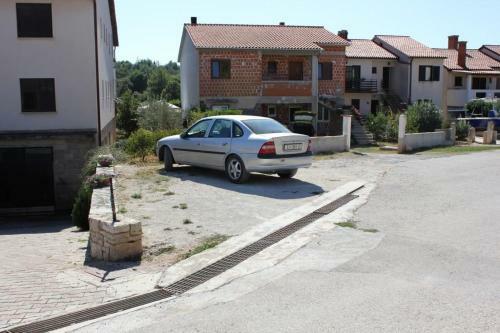 Apartments With A Parking Space Pula - 7202