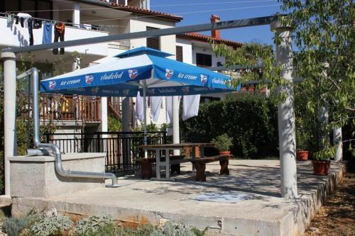 Apartments With A Parking Space Pula - 7202