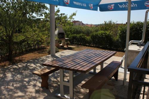 Apartments With A Parking Space Pula - 7202