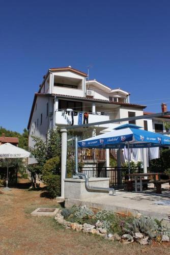 Apartments With A Parking Space Pula - 7202