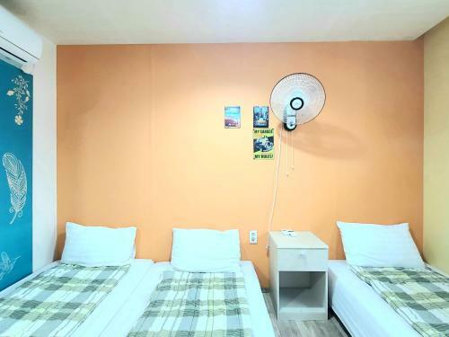 Hotel Yellow Brick 2