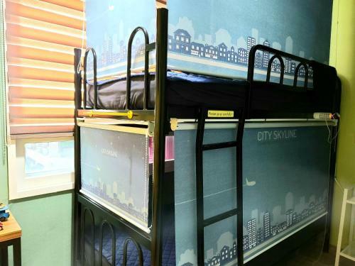 Hotel Yellow Brick 2
