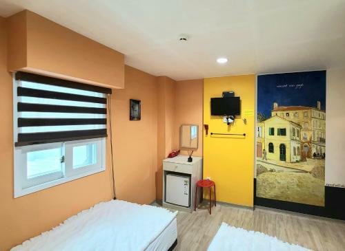 Hotel Yellow Brick 2