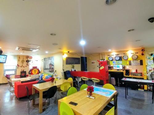 Hotel Yellow Brick 2