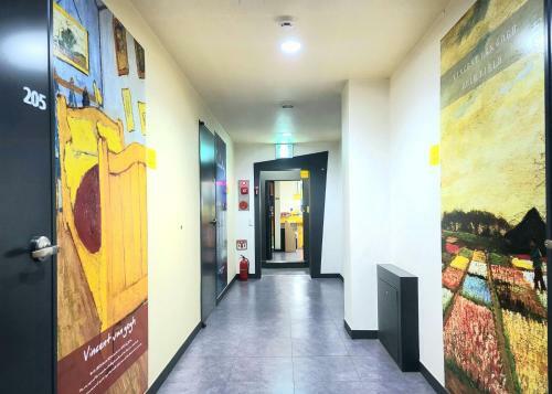 Hotel Yellow Brick 2