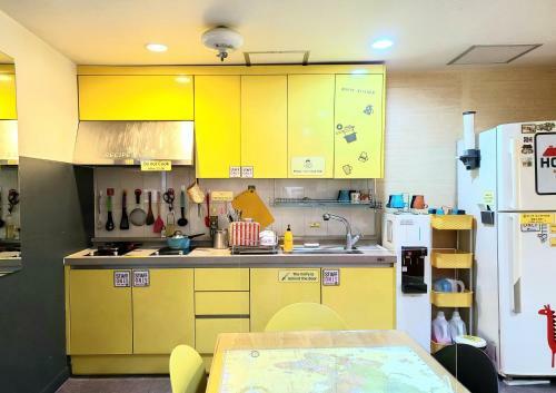 Hotel Yellow Brick 2