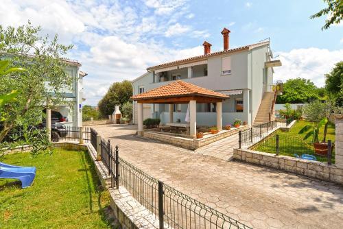 Apartments Veljko 100
