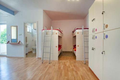 Hostel Step2