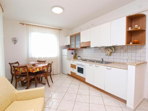 Apartments Stinjan 728