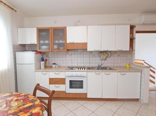 Apartments Stinjan 728