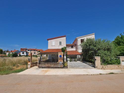 Apartments Stinjan 958