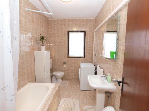 Family Friendly Apartment 946