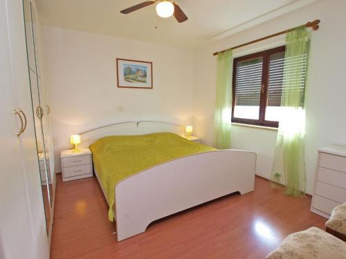 Apartments With Pool 749