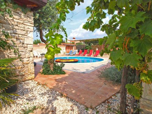 Apartments With Pool 749