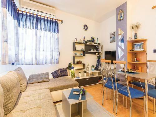 Two-bedroom Apartment In Pula