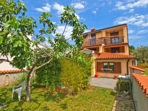 Apartments Nives 748