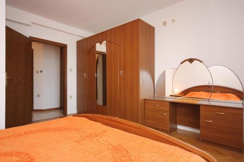 Apartments With A Parking Space Punat (krk) - 5375