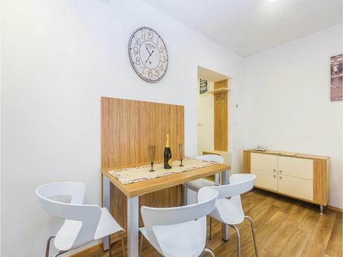 Two-bedroom Apartment In Punat