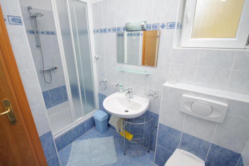 Apartments With A Parking Space Punat (krk) - 5408