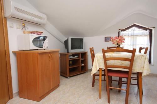 Apartments With A Parking Space Punat (krk) - 5373