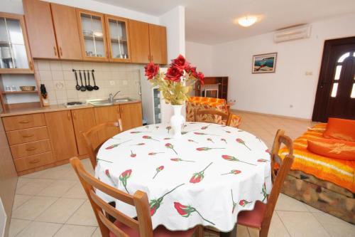 Apartments With A Parking Space Punat (krk) - 5373