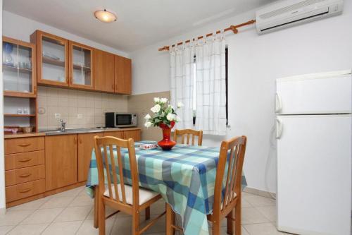 Apartments With A Parking Space Punat (krk) - 5373