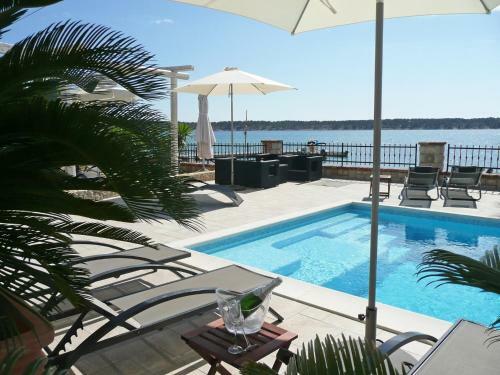 Two-bedroom Apartment In Barbat X