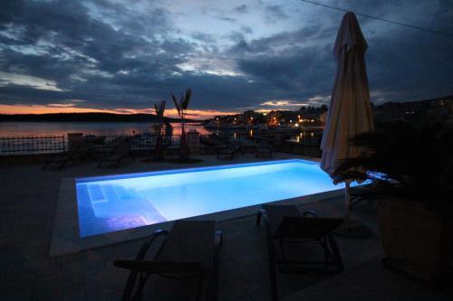 Two-bedroom Apartment In Barbat X