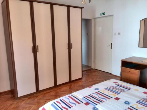 Apartment Kampor 12773b
