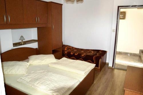 Apartments By The Sea Kampor (rab) - 5037