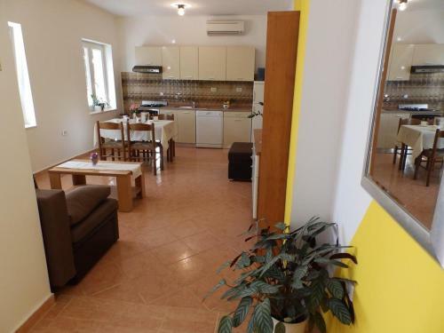Apartment Kampor 12273c