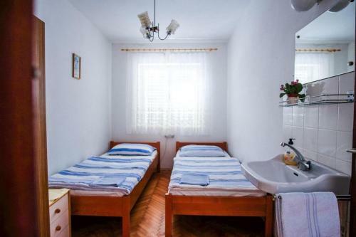 Apartments With A Parking Space Barbat (rab) - 14431