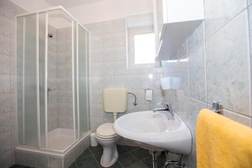 Apartments With A Parking Space Barbat (rab) - 16245