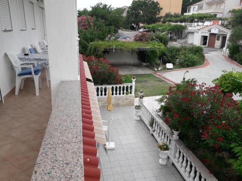 Apartments With A Parking Space Palit (rab) - 4990