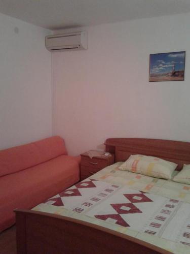 Apartments With A Parking Space Palit (rab) - 4990