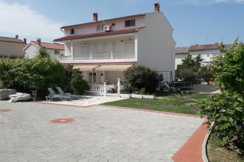 Apartment Palit 4990b